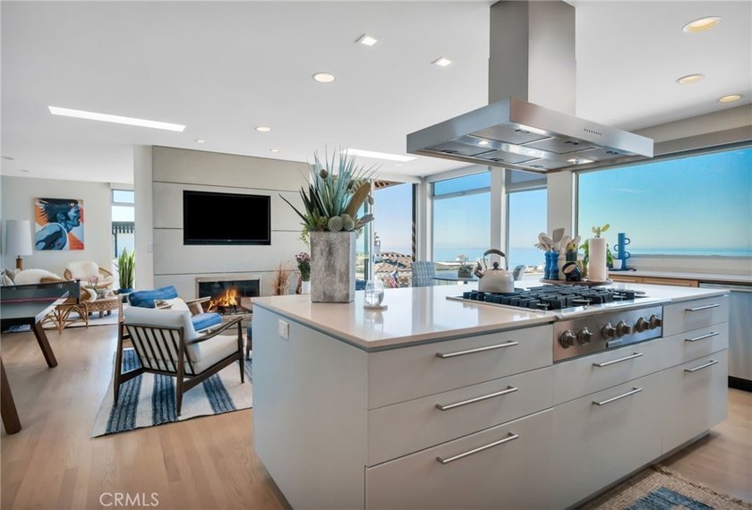 UNBLOCKABLE PANORAMIC OCEAN VIEWS FROM MALIBU TO PV. Perched on - photo 11