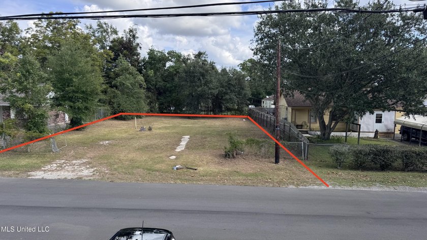For Sale | Large Vacant Lot in Established Neighborhood - photo 4
