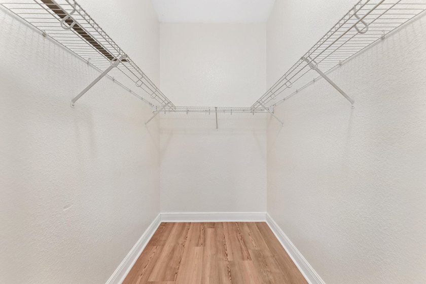 Single family home with 4 beds &amp; 2 baths.. Recently underwent a - photo 15