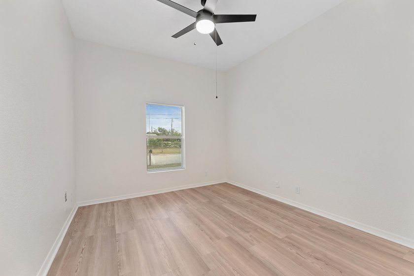 Single family home with 4 beds &amp; 2 baths.. Recently underwent a - photo 16