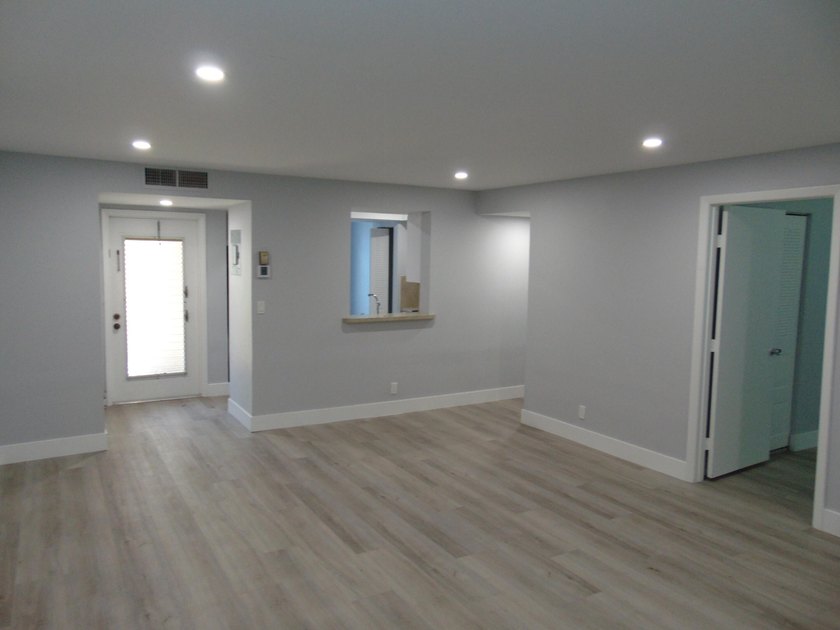 BEAUTIFUL ! MOVE RIGHT IN. GREAT UPDATED FIRST FLOOR CONDO IN - photo 12