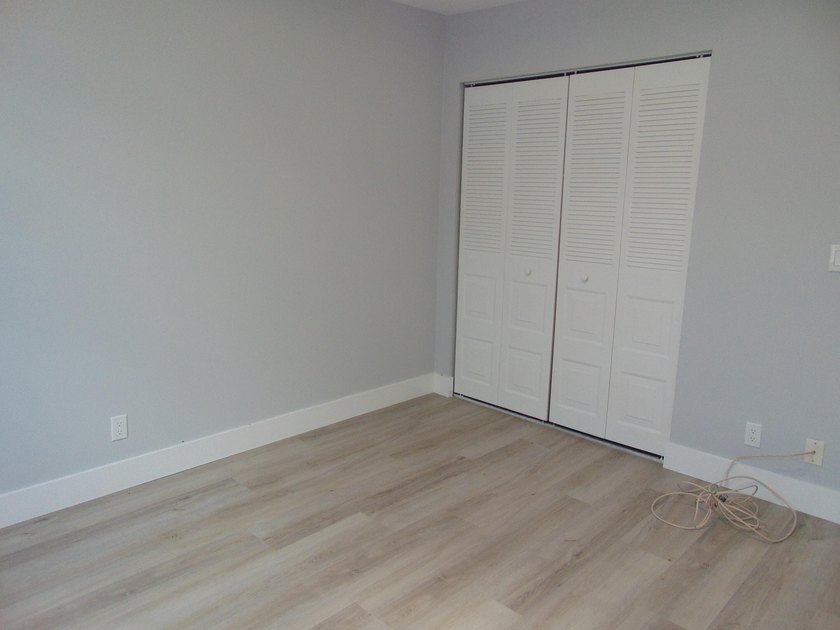 BEAUTIFUL ! MOVE RIGHT IN. GREAT UPDATED FIRST FLOOR CONDO IN - photo 13