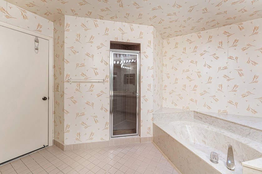 DISCOVER THE INCREDIBLE POTENTIAL OF THIS SPACIOUS VILLA IN A - photo 15