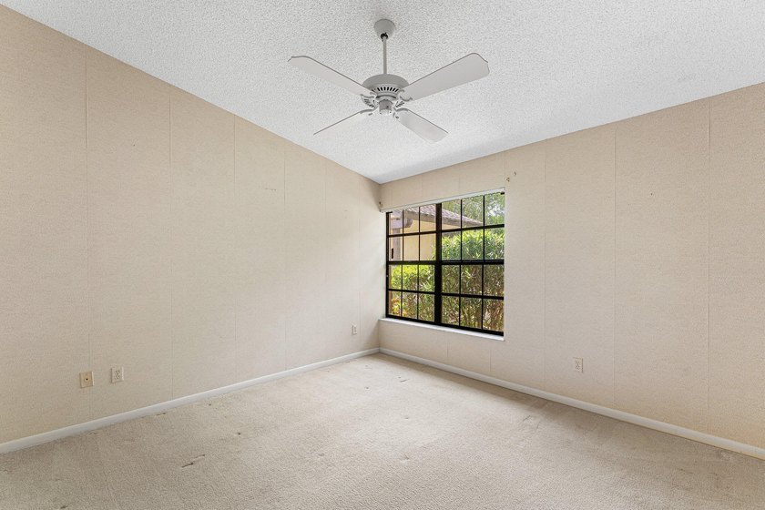 DISCOVER THE INCREDIBLE POTENTIAL OF THIS SPACIOUS VILLA IN A - photo 16