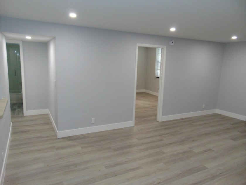 BEAUTIFUL ! MOVE RIGHT IN. GREAT UPDATED FIRST FLOOR CONDO IN - photo 21