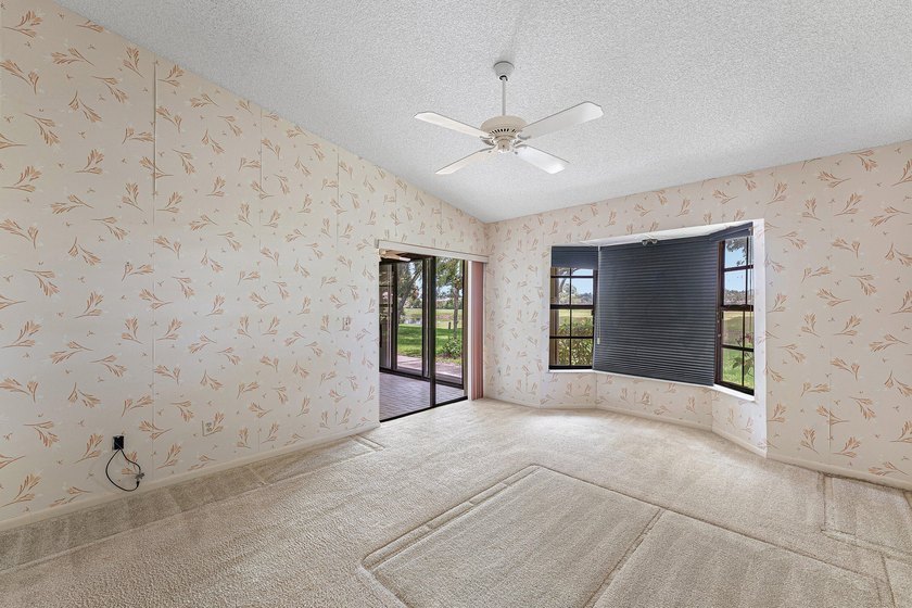 DISCOVER THE INCREDIBLE POTENTIAL OF THIS SPACIOUS VILLA IN A - photo 23
