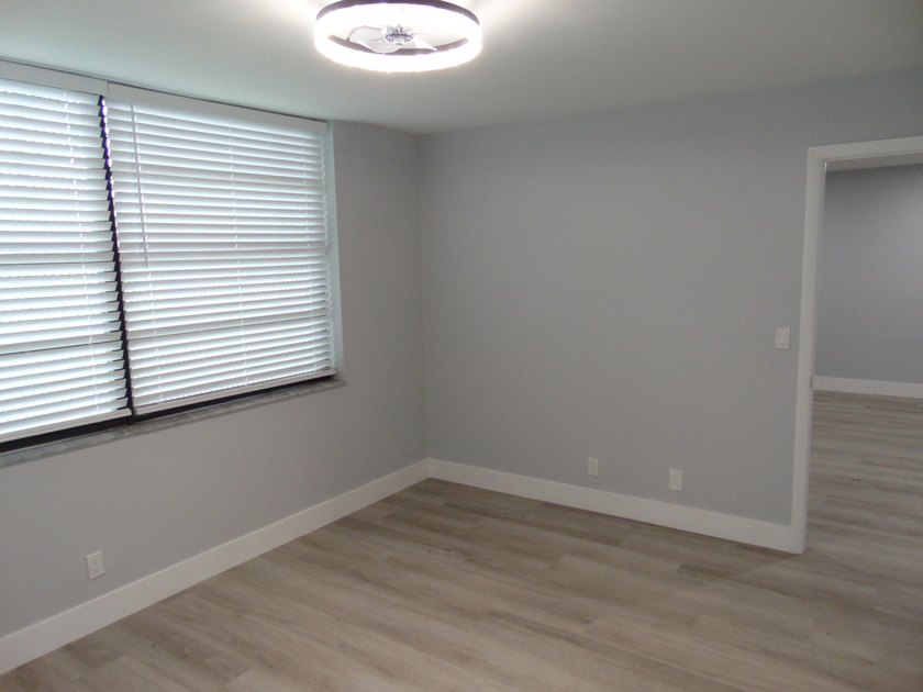 BEAUTIFUL ! MOVE RIGHT IN. GREAT UPDATED FIRST FLOOR CONDO IN - photo 24
