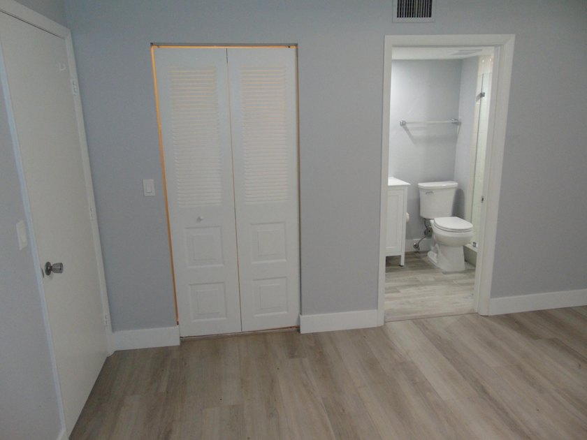 BEAUTIFUL ! MOVE RIGHT IN. GREAT UPDATED FIRST FLOOR CONDO IN - photo 25