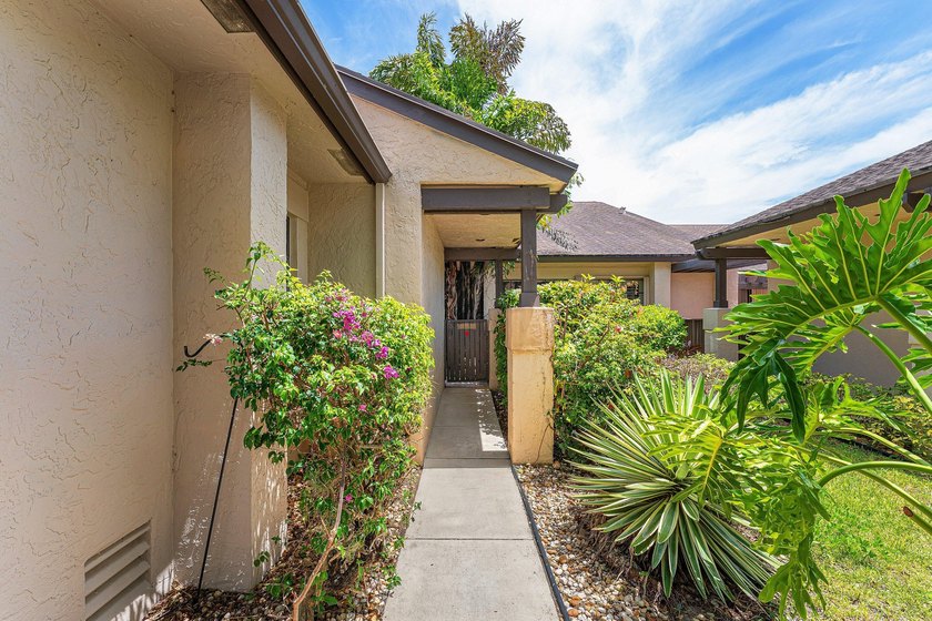 DISCOVER THE INCREDIBLE POTENTIAL OF THIS SPACIOUS VILLA IN A - photo 25