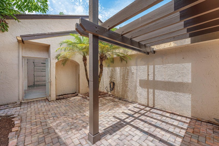 DISCOVER THE INCREDIBLE POTENTIAL OF THIS SPACIOUS VILLA IN A - photo 28