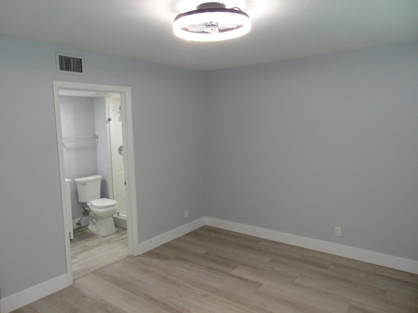 BEAUTIFUL ! MOVE RIGHT IN. GREAT UPDATED FIRST FLOOR CONDO IN - photo 29
