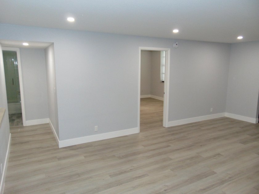 BEAUTIFUL ! MOVE RIGHT IN. GREAT UPDATED FIRST FLOOR CONDO IN - photo 30