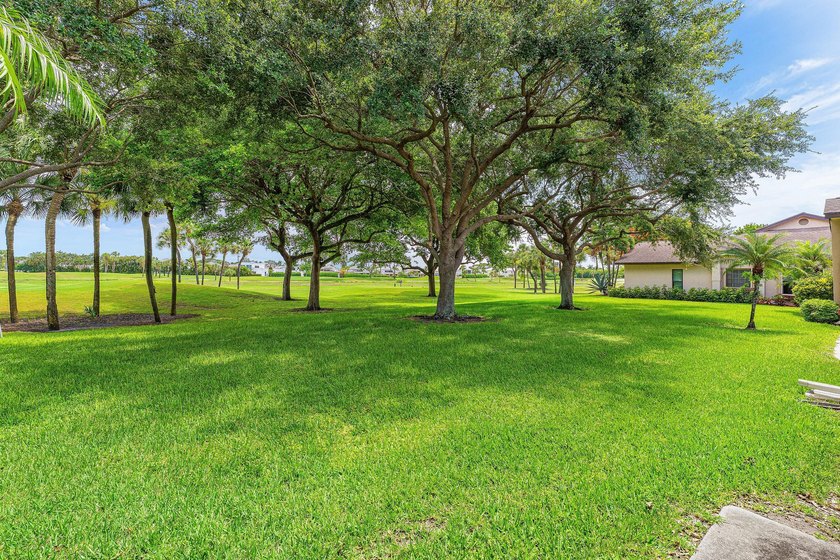 DISCOVER THE INCREDIBLE POTENTIAL OF THIS SPACIOUS VILLA IN A - photo 36