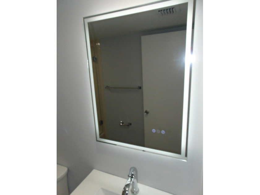 BEAUTIFUL ! MOVE RIGHT IN. GREAT UPDATED FIRST FLOOR CONDO IN - photo 43