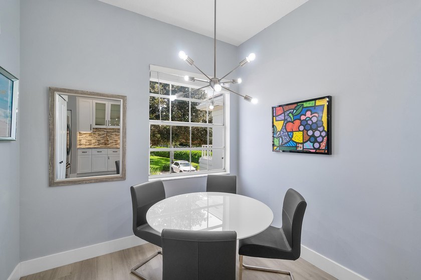 Light, open, and thoughtfully updated, this penthouse residence - photo 13