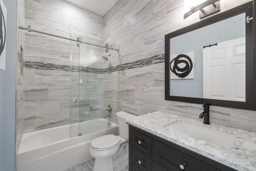 Light, open, and thoughtfully updated, this penthouse residence - photo 20