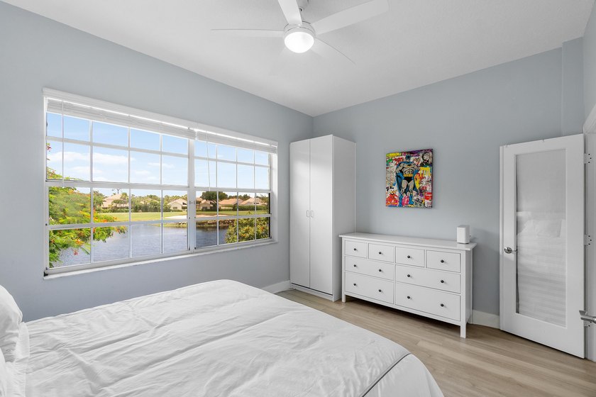 Light, open, and thoughtfully updated, this penthouse residence - photo 22