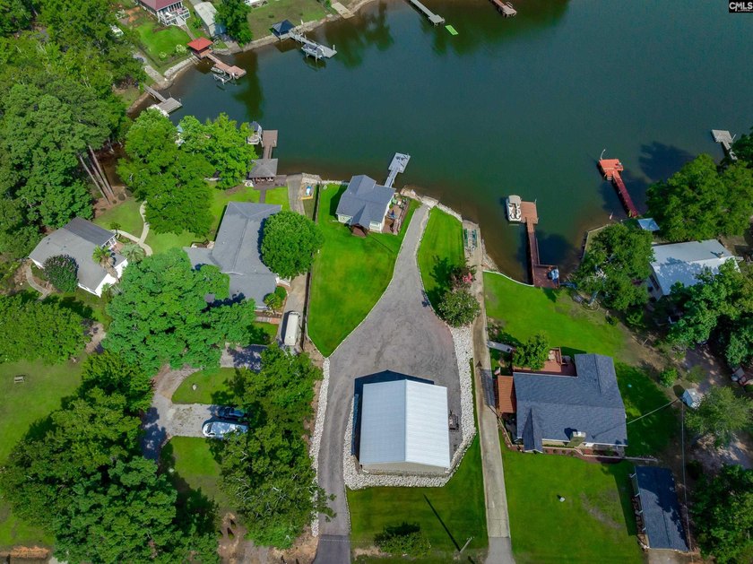 Experience refined waterfront living in this completely - photo 2