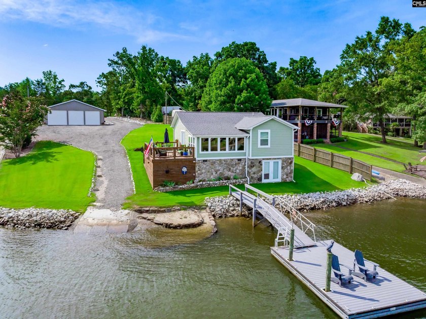 Experience refined waterfront living in this completely - photo 5