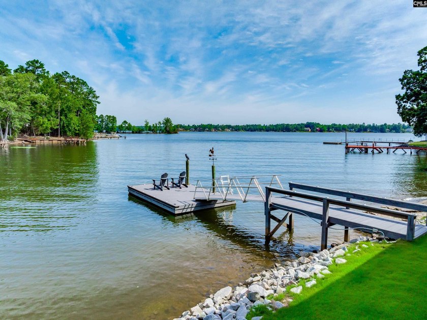 Experience refined waterfront living in this completely - photo 6