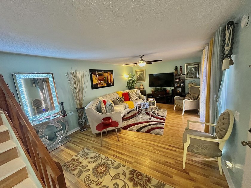 Bright, fully renovated and turnkey 2BR/2.5BA townhome in Lago - photo 7