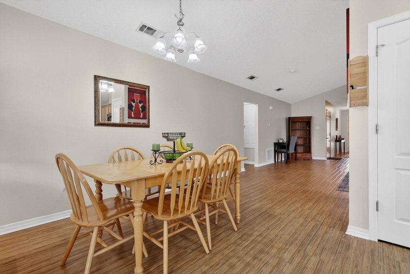 Ocean Springs home on a quiet cul-de-sac, framed with beautiful - photo 11