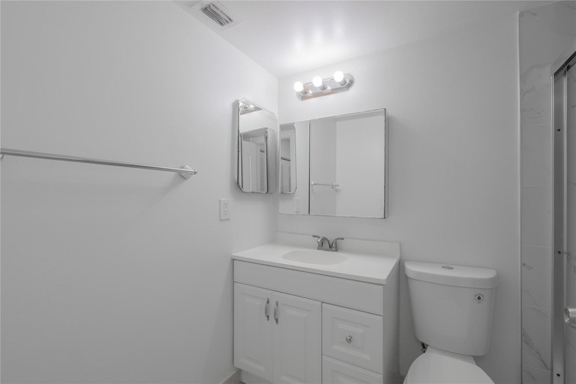 Welcome to your newly remodeled stylish 3-bedroom 2-bath - photo 27