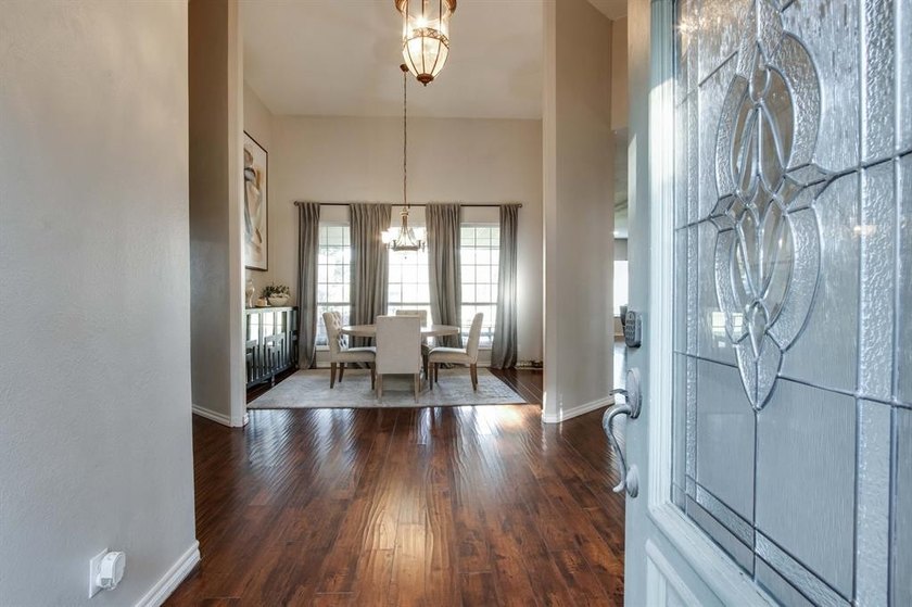 Set on nearly an acre (MOL) in Northwood Lake Estates, this - photo 5