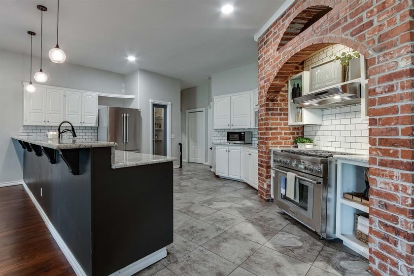 Set on nearly an acre (MOL) in Northwood Lake Estates, this - photo 10