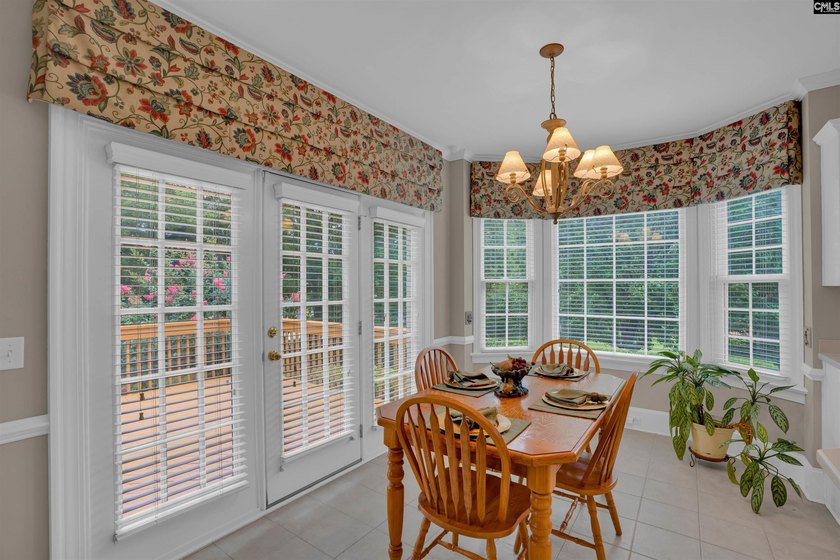 Welcome to 6 Sunset View Court, where timeless elegance meets - photo 7