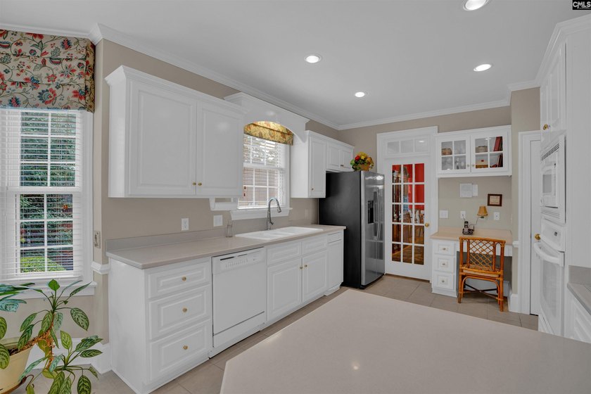 Welcome to 6 Sunset View Court, where timeless elegance meets - photo 9
