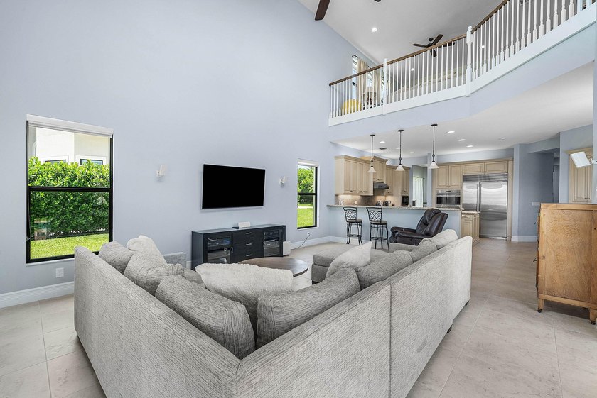 Beautifully upgraded 5-bedroom Colonnade residence set on an - photo 12