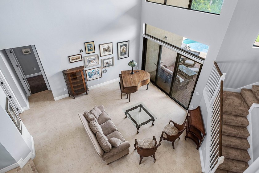 Beautifully upgraded 5-bedroom Colonnade residence set on an - photo 22