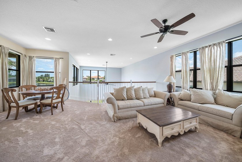 Beautifully upgraded 5-bedroom Colonnade residence set on an - photo 23