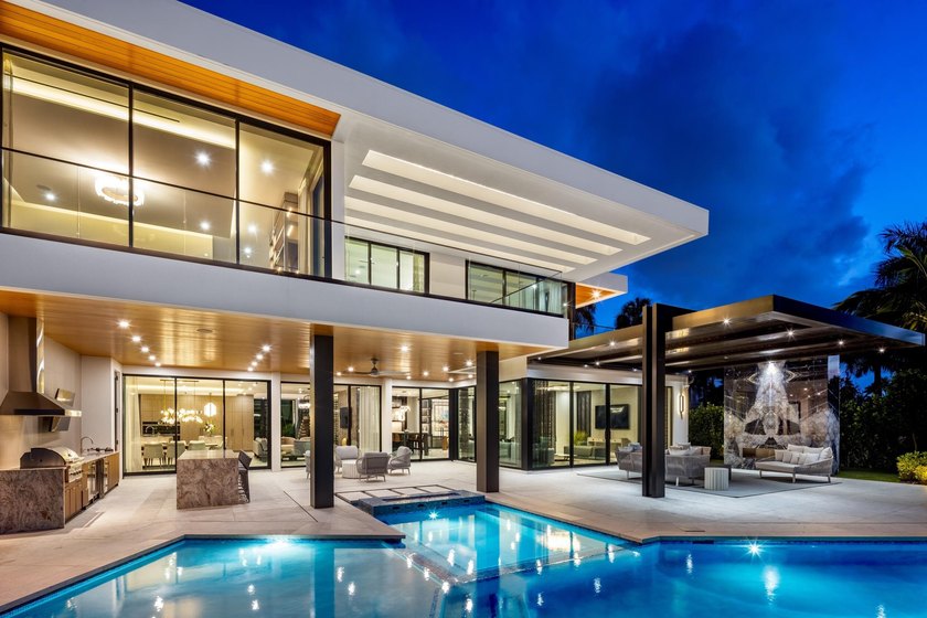 Located at 217 Thatch Palm Drive within the prestigious Royal - photo 2