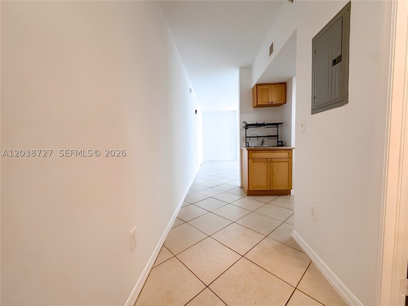 Live in the heart of Coconut Grove in this bright, top floor - photo 3