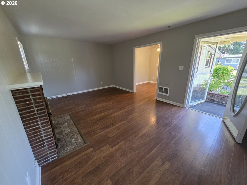 Charming 2-bedroom, 1-bath bungalow offering 894 square feet of - photo 4
