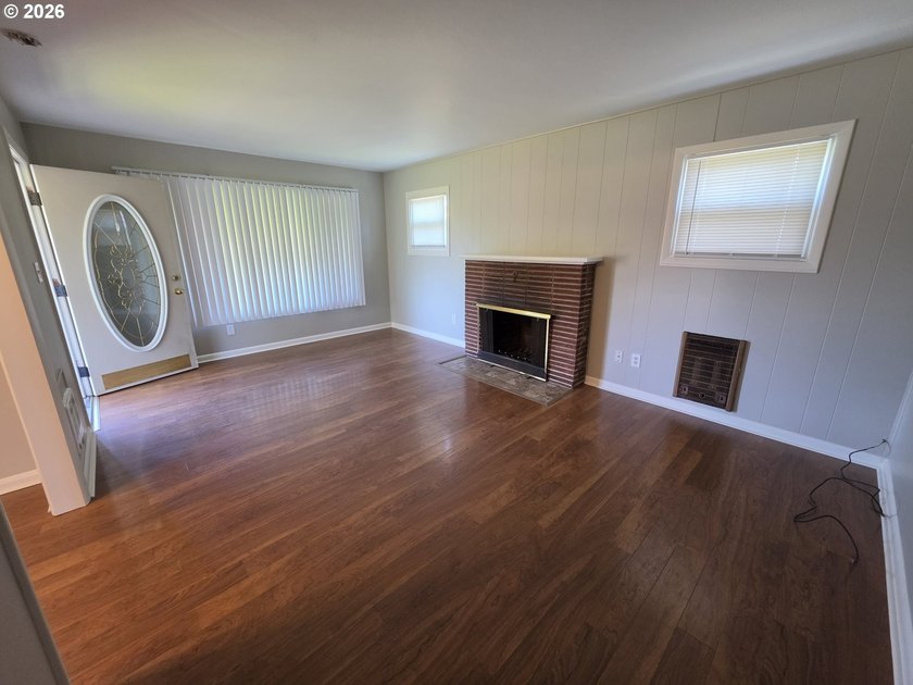 Charming 2-bedroom, 1-bath bungalow offering 894 square feet of - photo 6