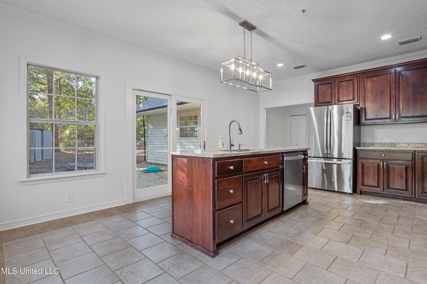DON'T MISS OUT! PRICED OVER 10K BELOW RECENT APPRAISAL! ALL - photo 11
