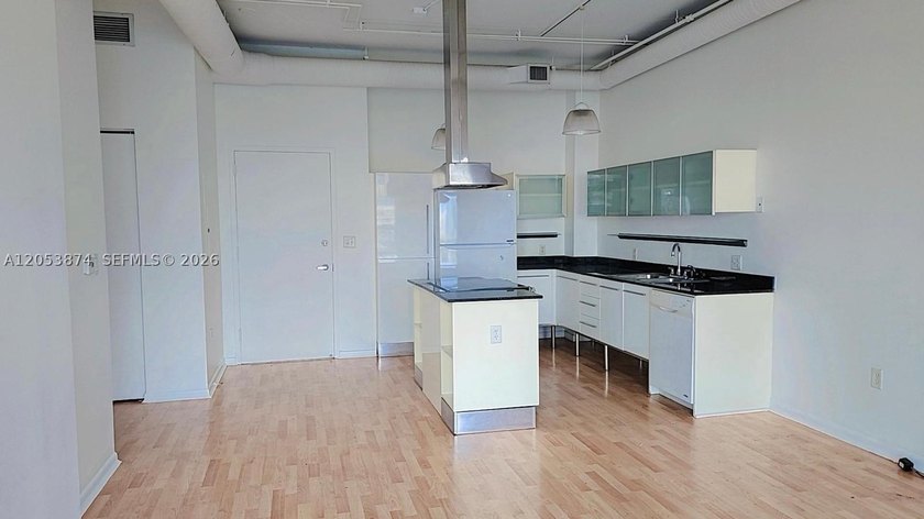 Welcome to Neo Lofts, a sought after riverfront building - photo 12