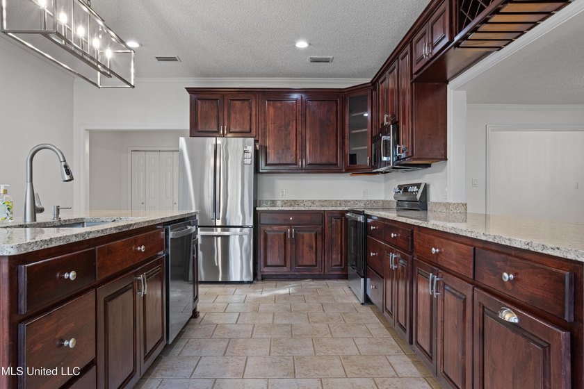 DON'T MISS OUT! PRICED OVER 10K BELOW RECENT APPRAISAL! ALL - photo 12