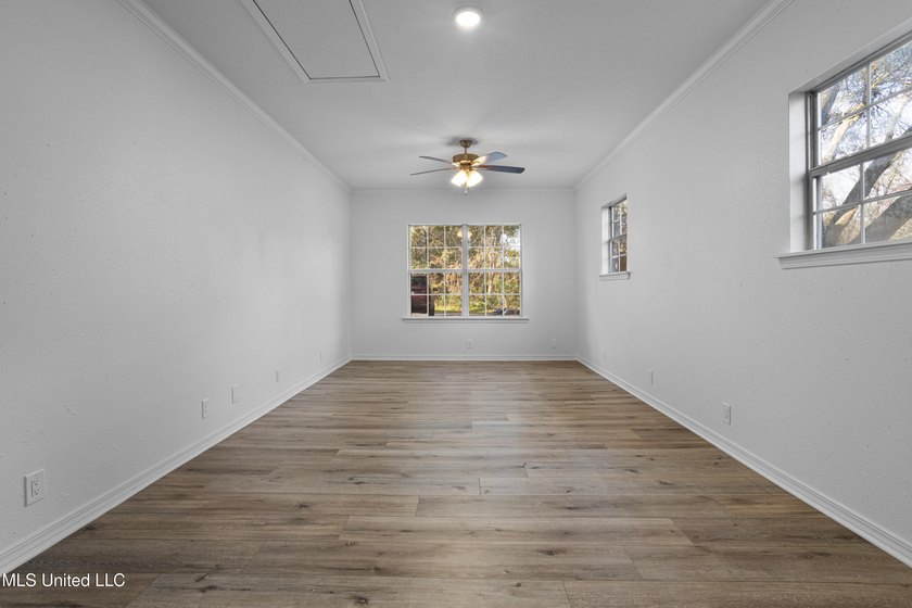 DON'T MISS OUT! PRICED OVER 10K BELOW RECENT APPRAISAL! ALL - photo 22