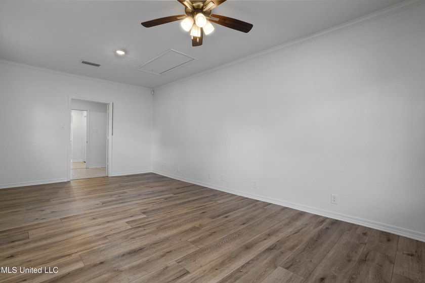 DON'T MISS OUT! PRICED OVER 10K BELOW RECENT APPRAISAL! ALL - photo 23