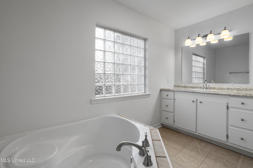 DON'T MISS OUT! PRICED OVER 10K BELOW RECENT APPRAISAL! ALL - photo 26
