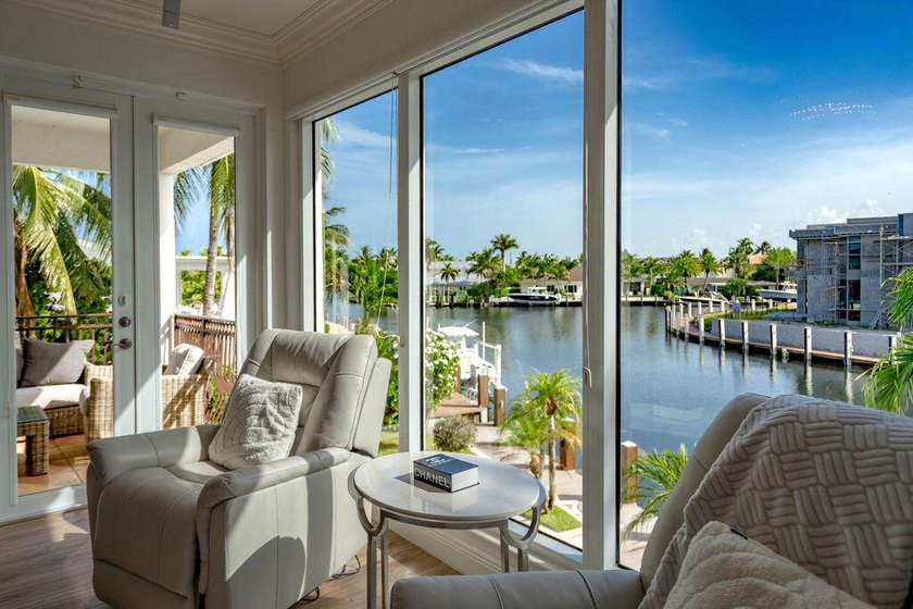 Fantastic intersecting canal views highlight this beautifully - photo 27