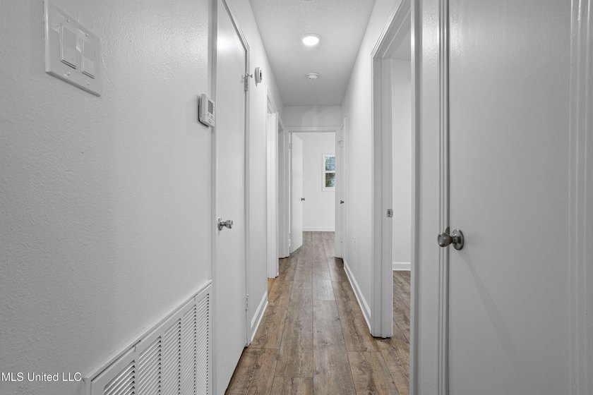 DON'T MISS OUT! PRICED OVER 10K BELOW RECENT APPRAISAL! ALL - photo 29