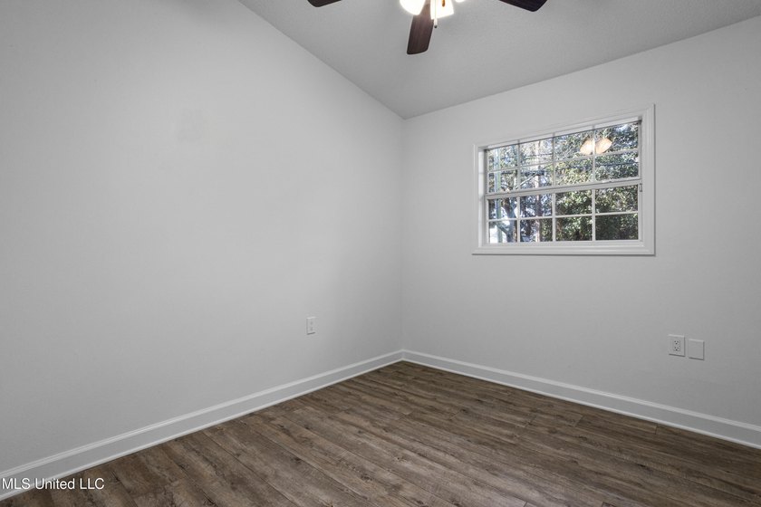 DON'T MISS OUT! PRICED OVER 10K BELOW RECENT APPRAISAL! ALL - photo 30