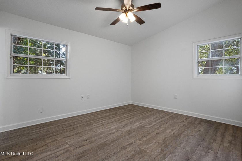 DON'T MISS OUT! PRICED OVER 10K BELOW RECENT APPRAISAL! ALL - photo 33