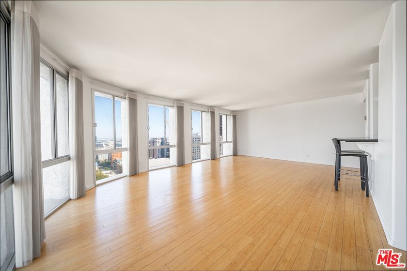 The northwest sunset views and city lights on the 22nd floor are - photo 5