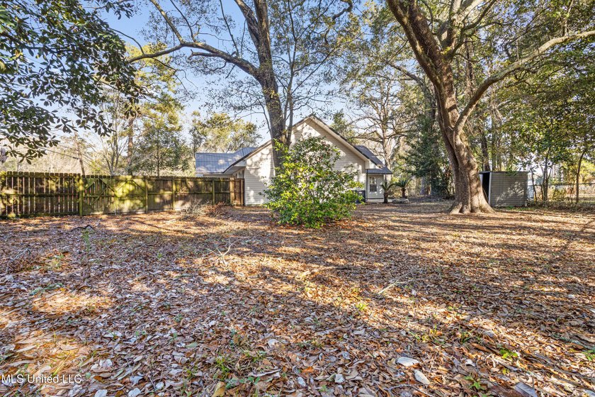 DON'T MISS OUT! PRICED OVER 10K BELOW RECENT APPRAISAL! ALL - photo 39